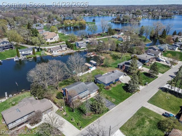 10420 Cedar Point Drive, White Lake, MI 48386