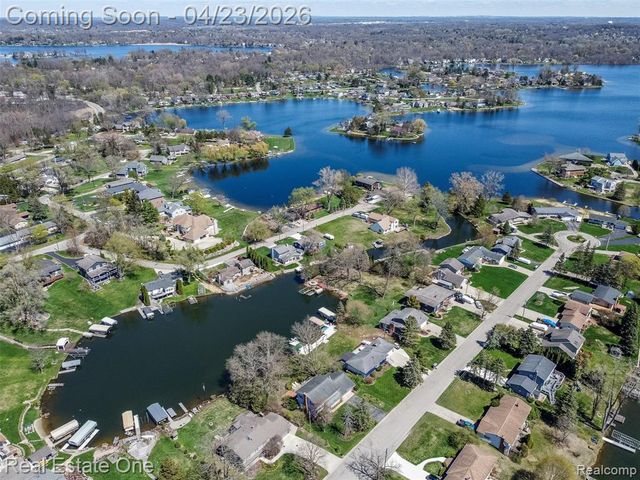 10420 Cedar Point Drive, White Lake, MI 48386