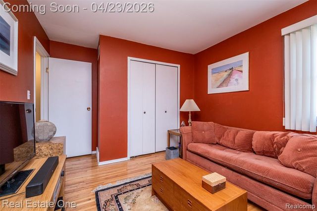 10420 Cedar Point Drive, White Lake, MI 48386