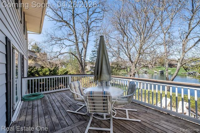 10420 Cedar Point Drive, White Lake, MI 48386