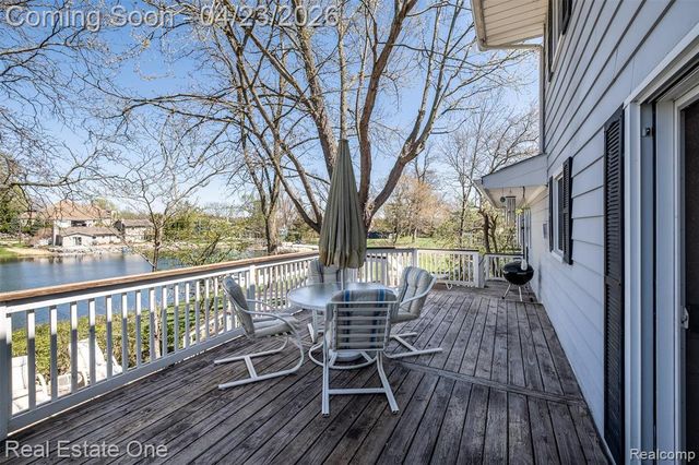 10420 Cedar Point Drive, White Lake, MI 48386