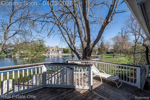 10420 Cedar Point Drive, White Lake, MI 48386