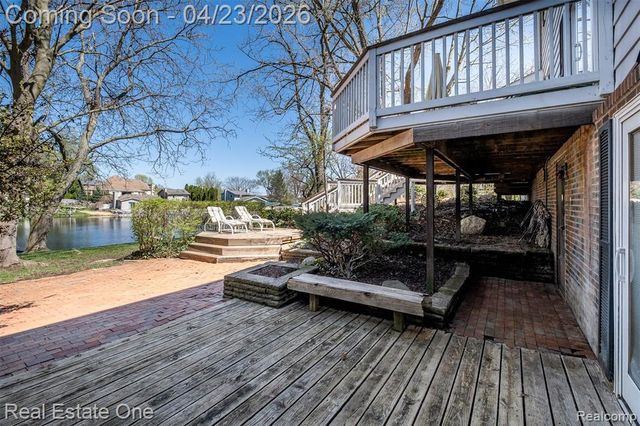 10420 Cedar Point Drive, White Lake, MI 48386