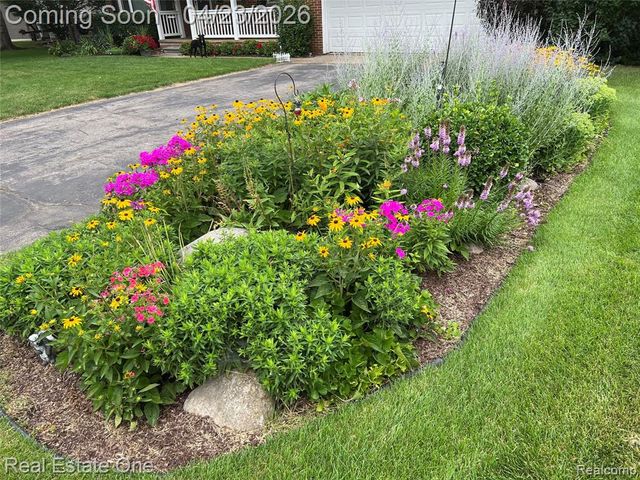 10420 Cedar Point Drive, White Lake, MI 48386