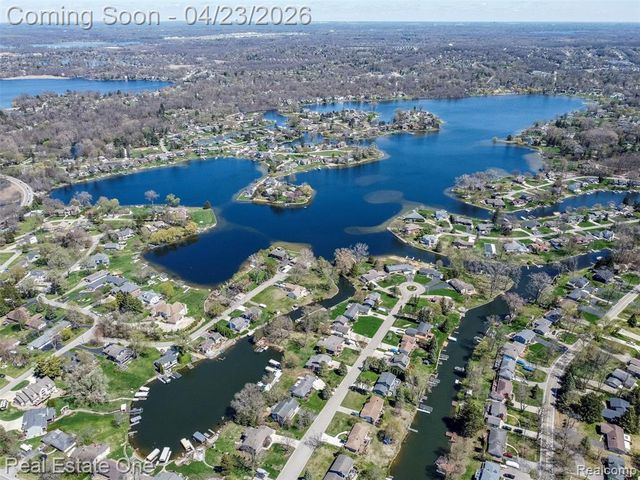 10420 Cedar Point Drive, White Lake, MI 48386