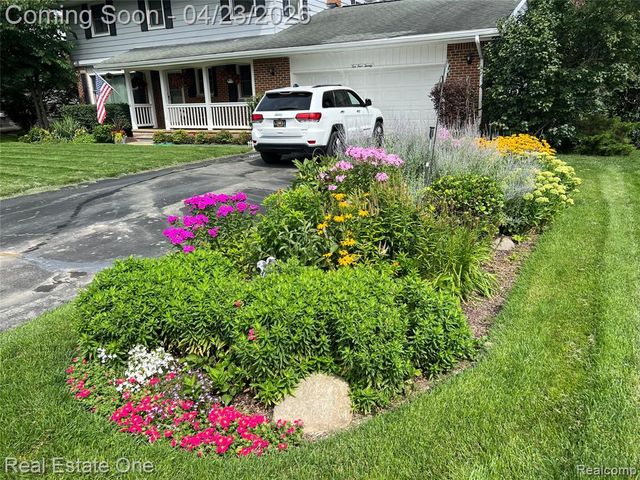 10420 Cedar Point Drive, White Lake, MI 48386