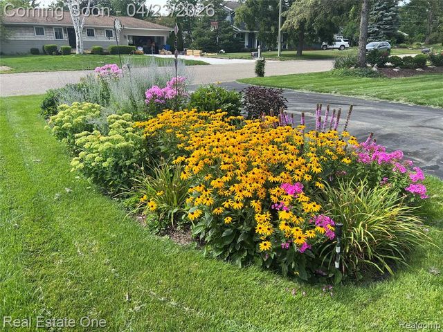 10420 Cedar Point Drive, White Lake, MI 48386