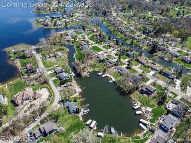 10420 Cedar Point Drive, White Lake, MI 48386