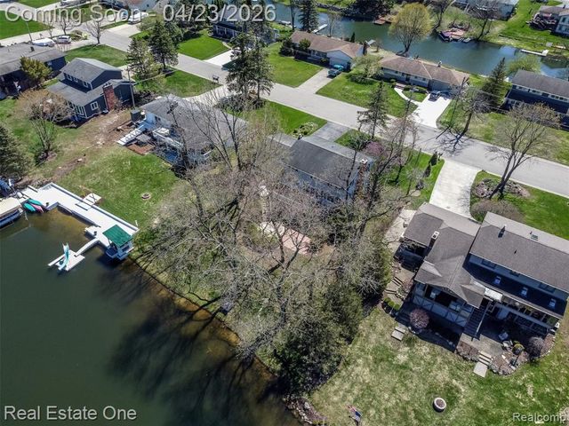 10420 Cedar Point Drive, White Lake, MI 48386