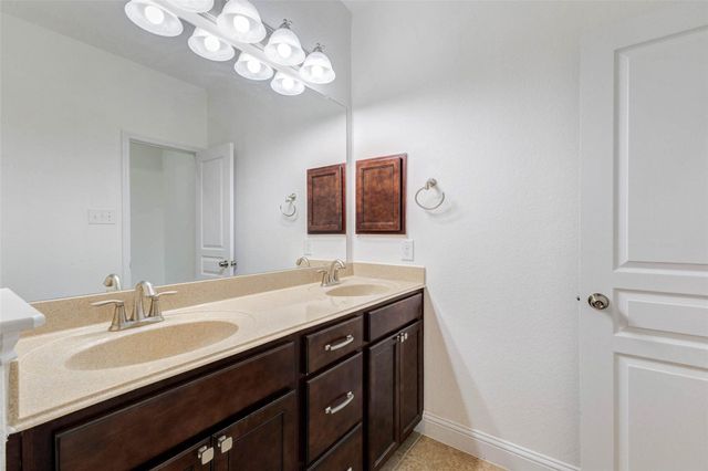 38 S Pinto Point Circle, The Woodlands, TX 77389