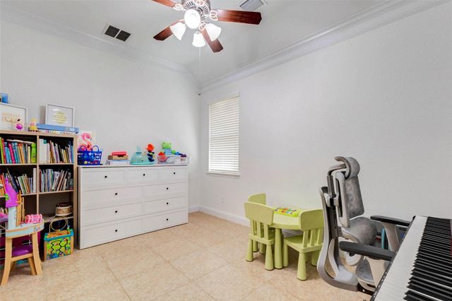 38 S Pinto Point Circle, The Woodlands, TX 77389