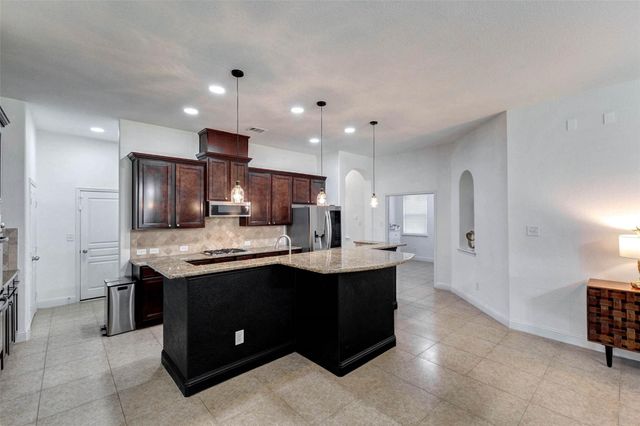 38 S Pinto Point Circle, The Woodlands, TX 77389
