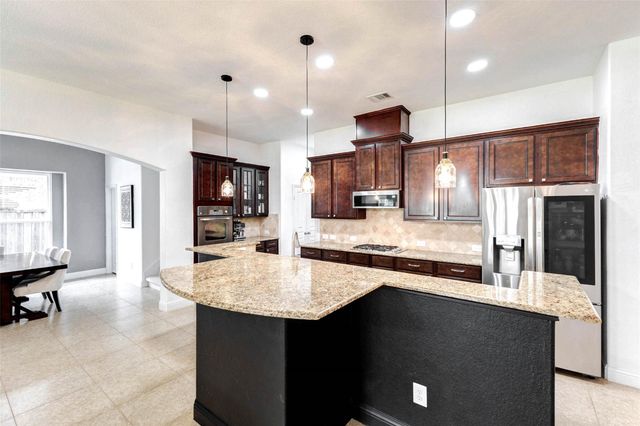 38 S Pinto Point Circle, The Woodlands, TX 77389