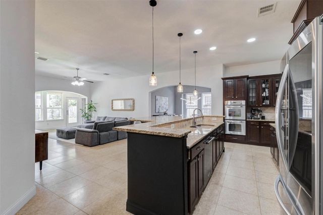 38 S Pinto Point Circle, The Woodlands, TX 77389