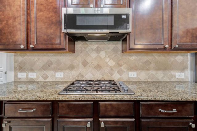 38 S Pinto Point Circle, The Woodlands, TX 77389