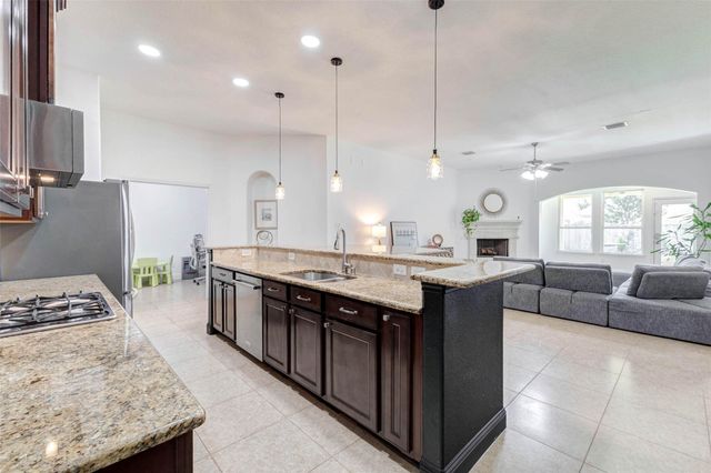 38 S Pinto Point Circle, The Woodlands, TX 77389