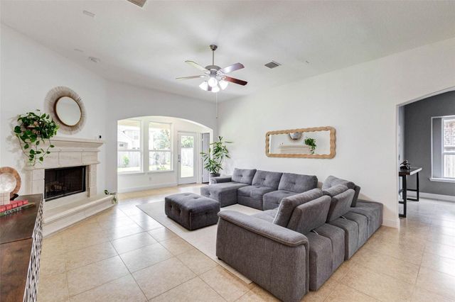 38 S Pinto Point Circle, The Woodlands, TX 77389