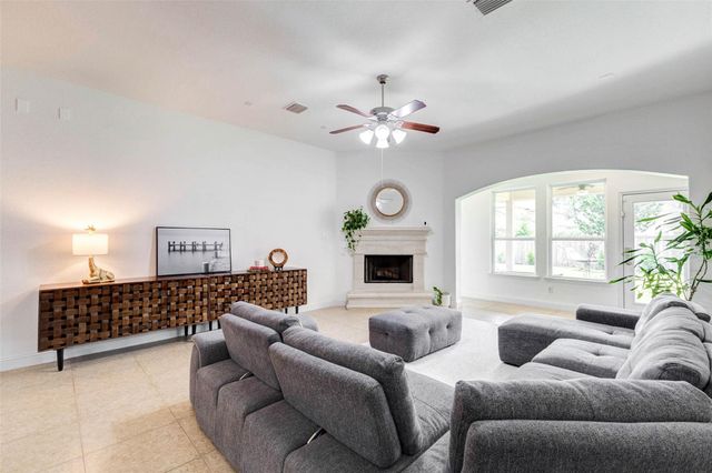 38 S Pinto Point Circle, The Woodlands, TX 77389