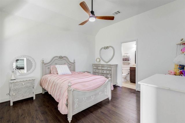 38 S Pinto Point Circle, The Woodlands, TX 77389