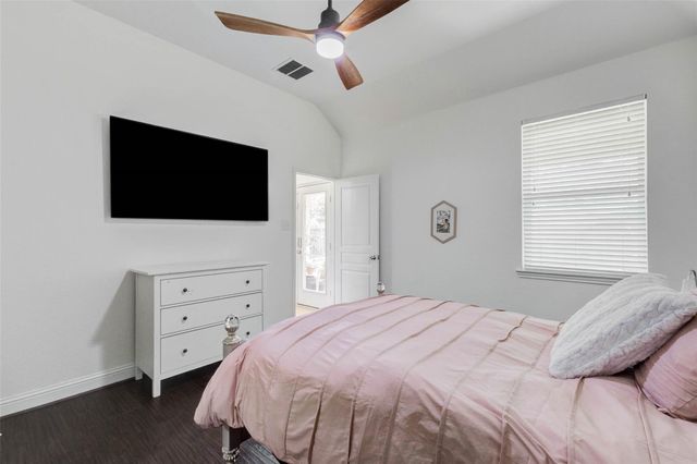 38 S Pinto Point Circle, The Woodlands, TX 77389
