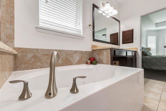 38 S Pinto Point Circle, The Woodlands, TX 77389