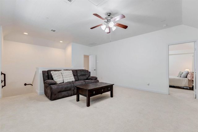 38 S Pinto Point Circle, The Woodlands, TX 77389