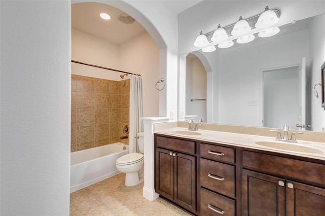 38 S Pinto Point Circle, The Woodlands, TX 77389
