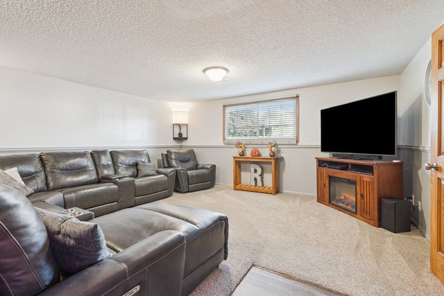 1002 W 17th Street, Vinton, IA 52349