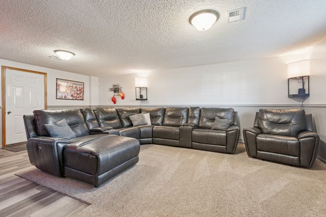 1002 W 17th Street, Vinton, IA 52349