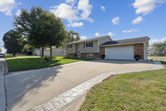 1002 W 17th Street, Vinton, IA 52349