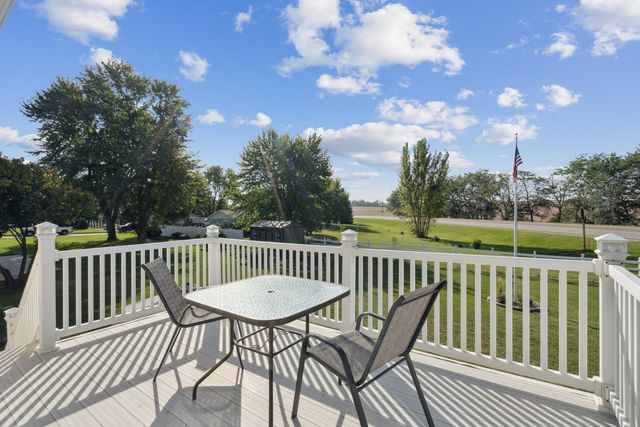 1002 W 17th Street, Vinton, IA 52349