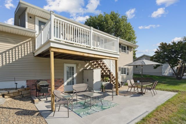 1002 W 17th Street, Vinton, IA 52349