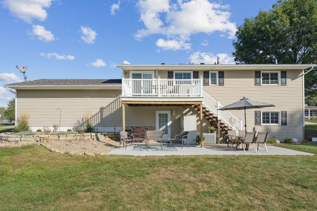 1002 W 17th Street, Vinton, IA 52349