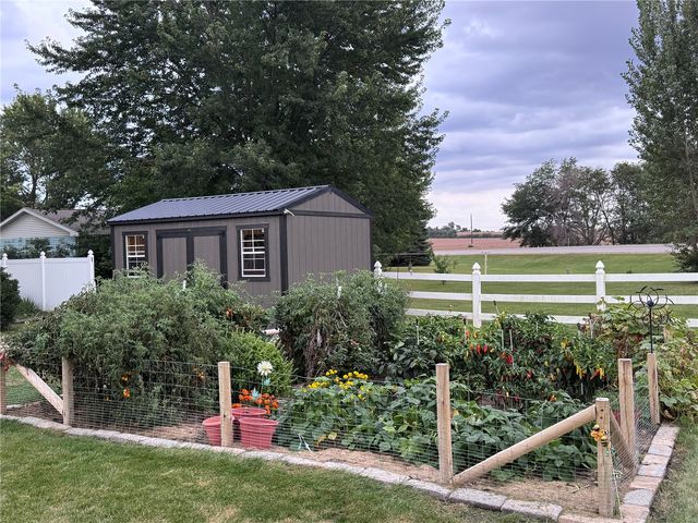 1002 W 17th Street, Vinton, IA 52349