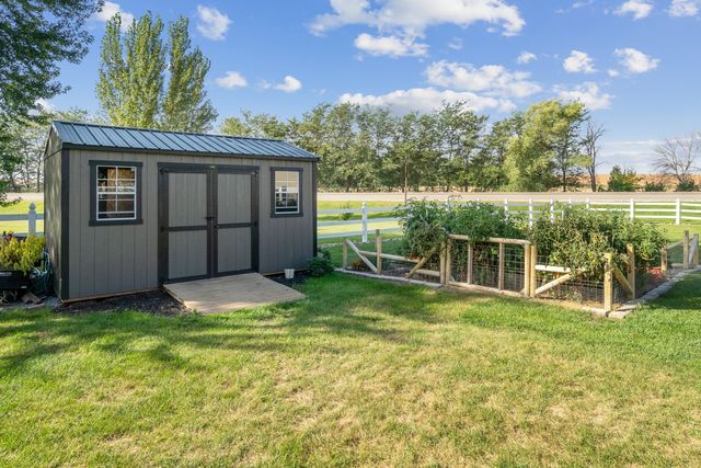 1002 W 17th Street, Vinton, IA 52349