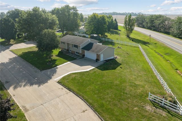 1002 W 17th Street, Vinton, IA 52349