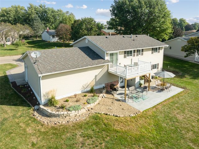 1002 W 17th Street, Vinton, IA 52349