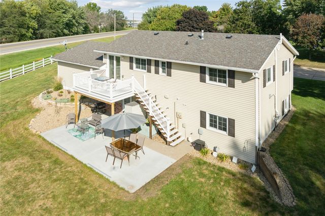 1002 W 17th Street, Vinton, IA 52349