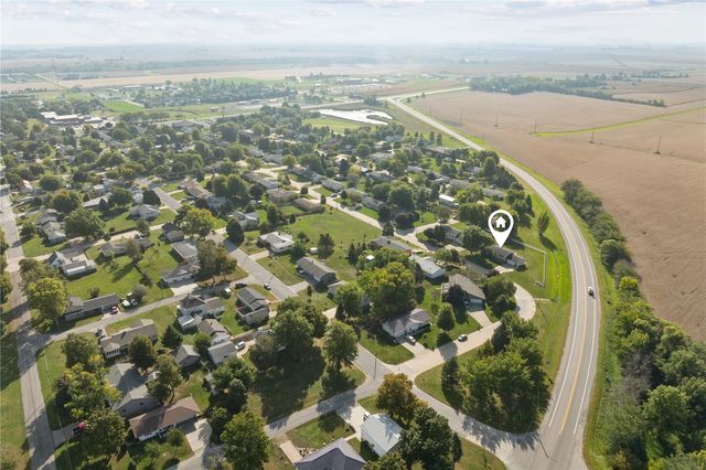 1002 W 17th Street, Vinton, IA 52349