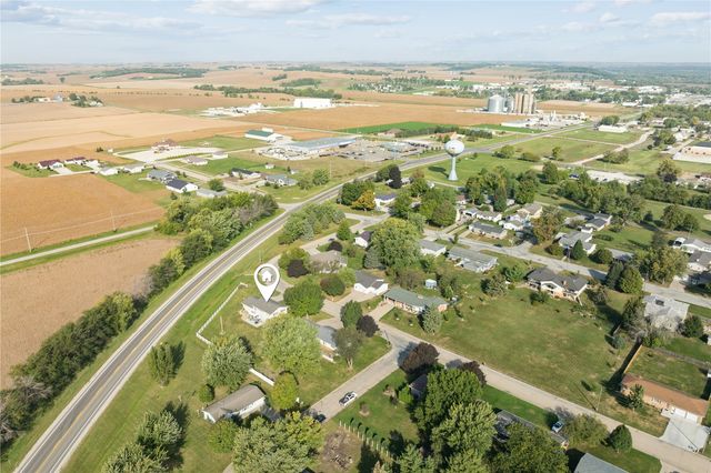 1002 W 17th Street, Vinton, IA 52349