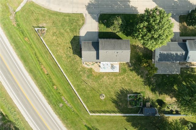 1002 W 17th Street, Vinton, IA 52349