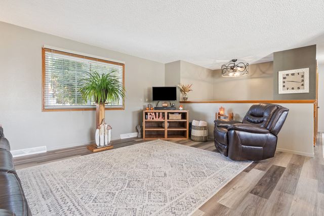 1002 W 17th Street, Vinton, IA 52349