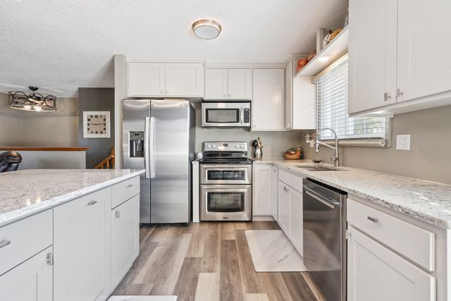 1002 W 17th Street, Vinton, IA 52349