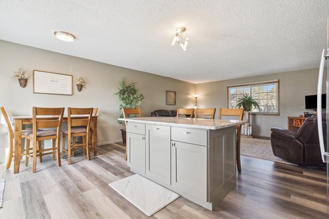 1002 W 17th Street, Vinton, IA 52349