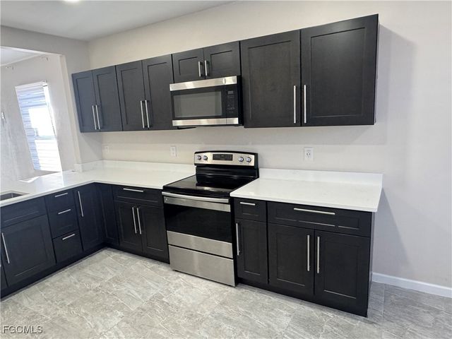 1004 Diplomat PKWY W, Cape Coral, FL 33993