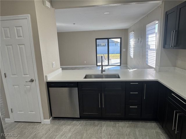 1004 Diplomat PKWY W, Cape Coral, FL 33993