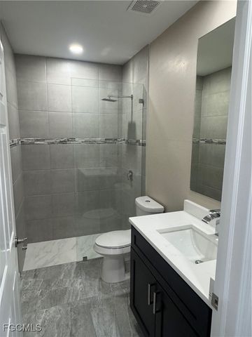 1004 Diplomat PKWY W, Cape Coral, FL 33993