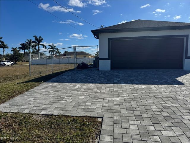 1004 Diplomat PKWY W, Cape Coral, FL 33993