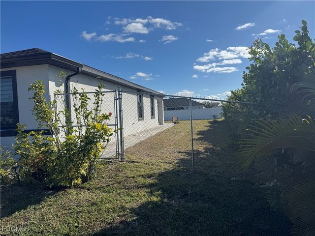 1004 Diplomat PKWY W, Cape Coral, FL 33993