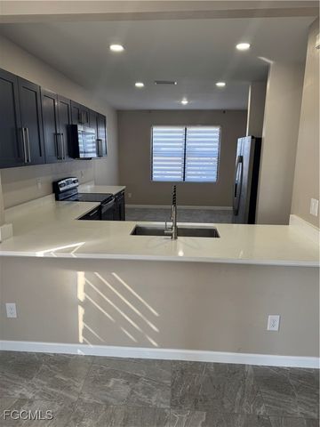 1004 Diplomat PKWY W, Cape Coral, FL 33993